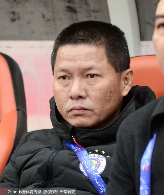 赛后体能课后，埃因霍温调整名单备战亚冠，媒体盛赞，资深球员宣示担当的简单介绍